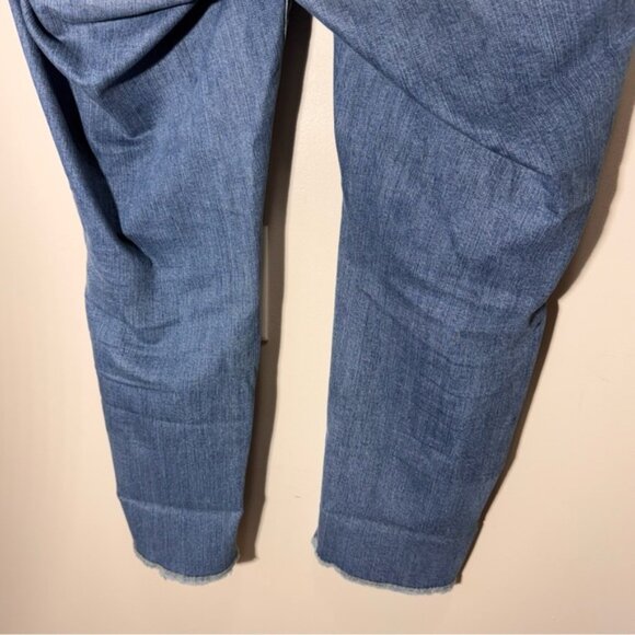 Torrid Crop Boyfriend Straight Vintage Stretch Mid-Rise Jean Size 16 - Picture 5 of 9